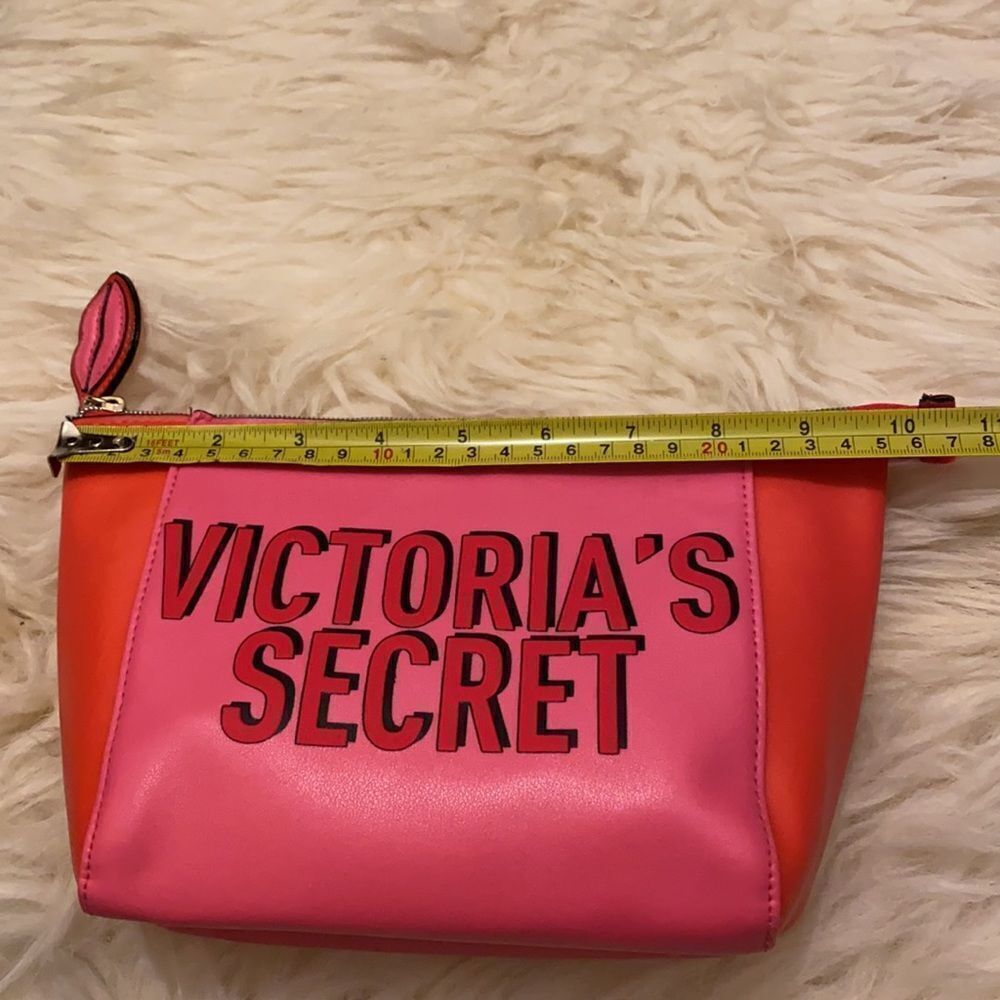 VICTORIA Secret cosmetics bag. - Picture 7 of 9